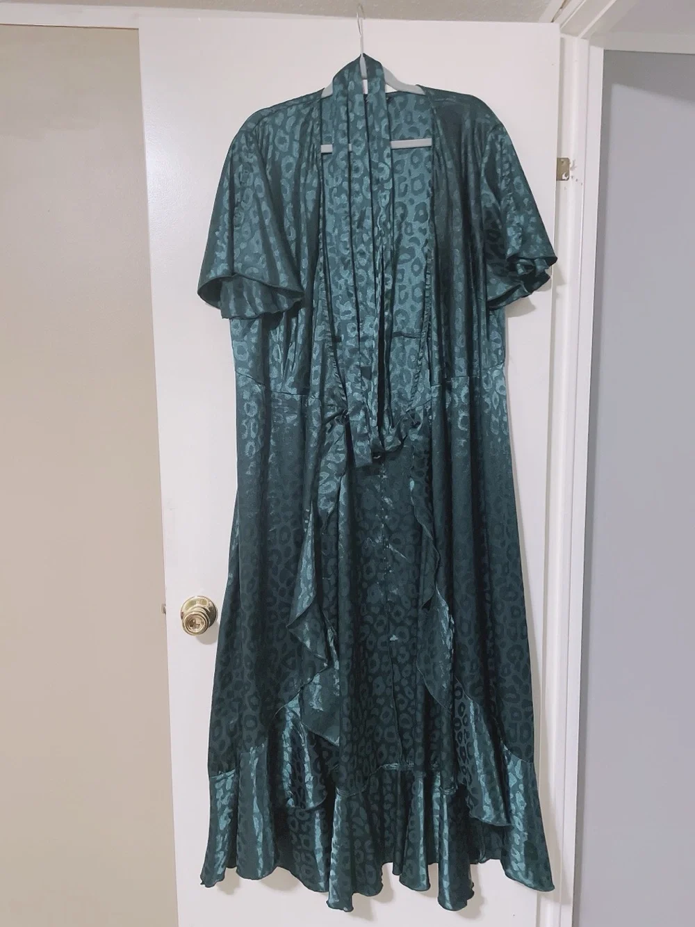 Simplee Apparel Emerald Green High-Low Wrap Dress with Tie Waist Size 3X - Picture 3 of 10